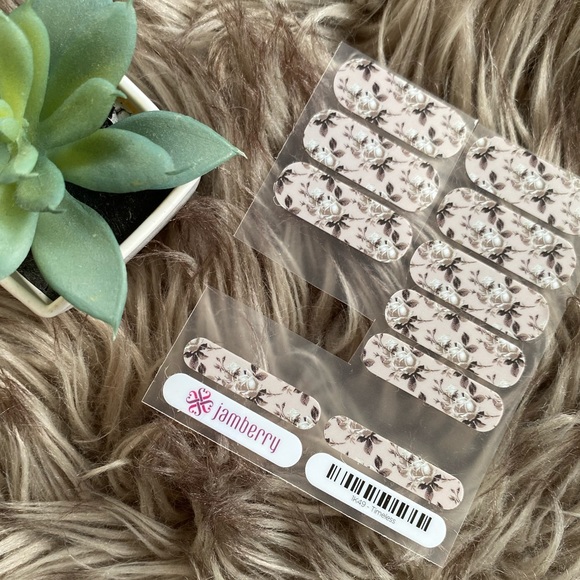 🤍 Partial Sheet Timeless Jamberry Nail Wraps - Picture 1 of 7